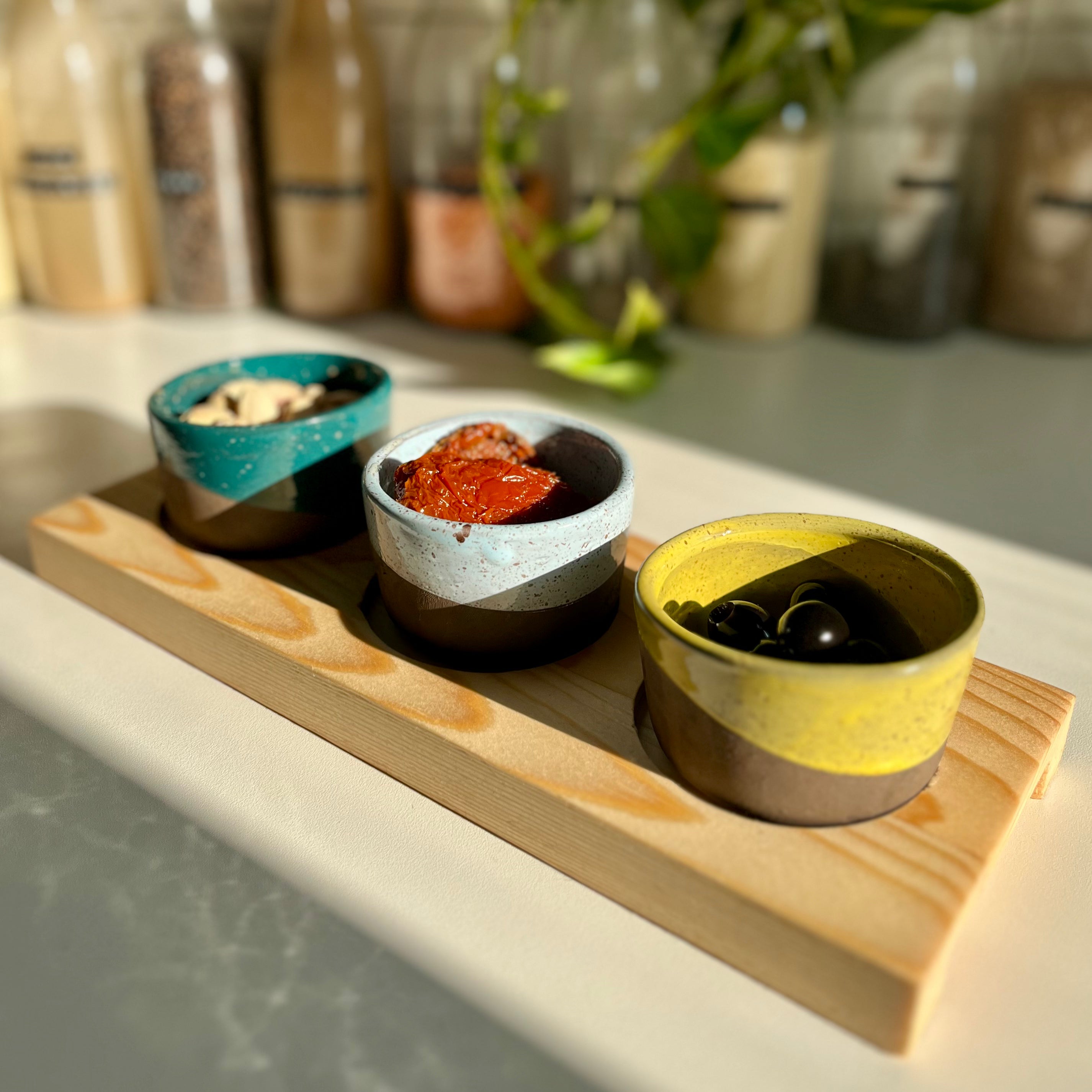 set aperitivo con ciotole e vassoio