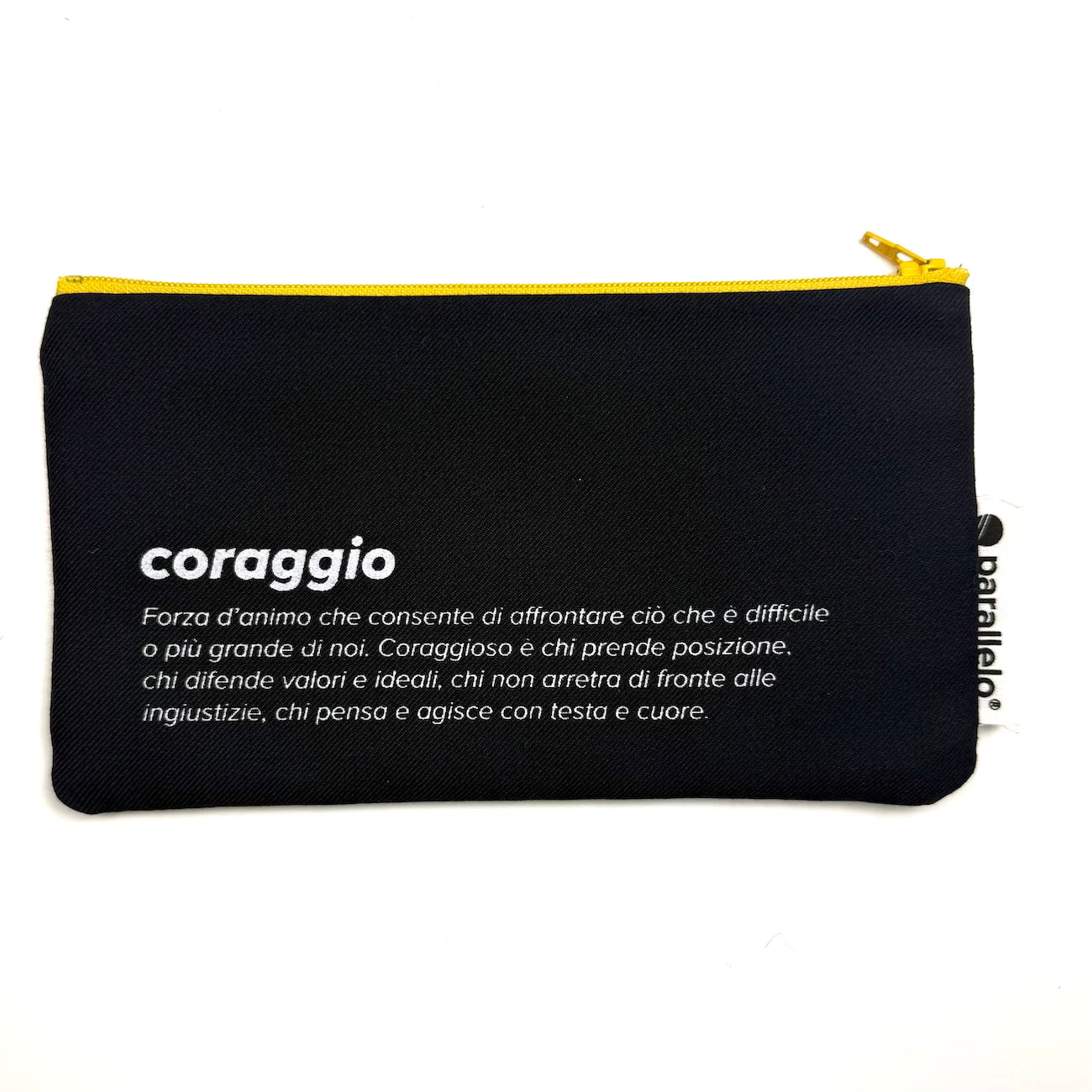coraggio forza d’animo che consente di affrontare ciò che è difficile o più grande di noi. Coraggioso è chi prende posizione, chi difende valori e ideali, chi non arretra di fronte alle ingiustizie, chi pensa e agisce con testa e cuore.