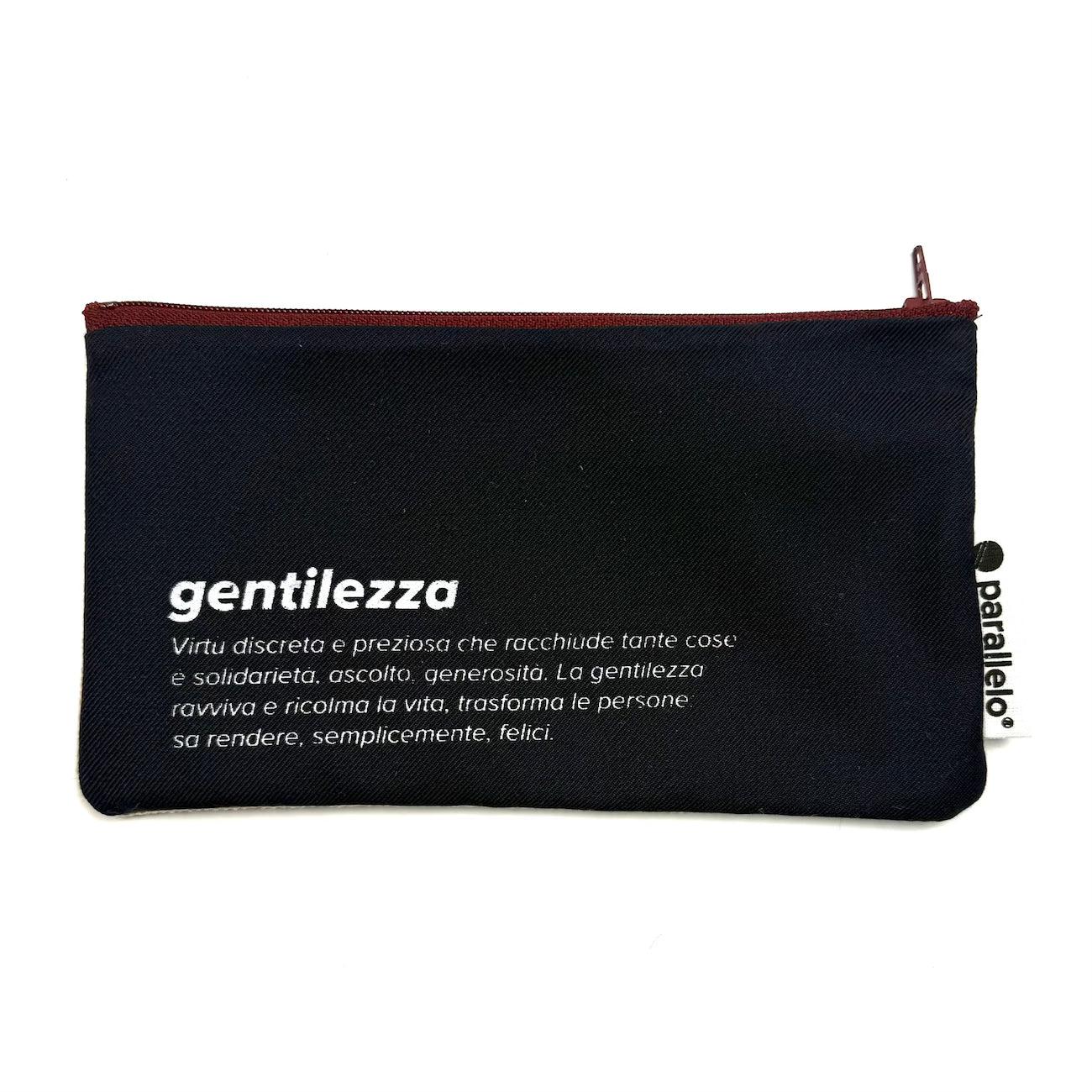 gentilezza virtù discreta e preziosa che racchiude tante cose: è solidarietà, ascolto, generosità. La gentilezza ravviva e ricolma la vita, trasforma le persone: sa rendere, semplicemente, felici.