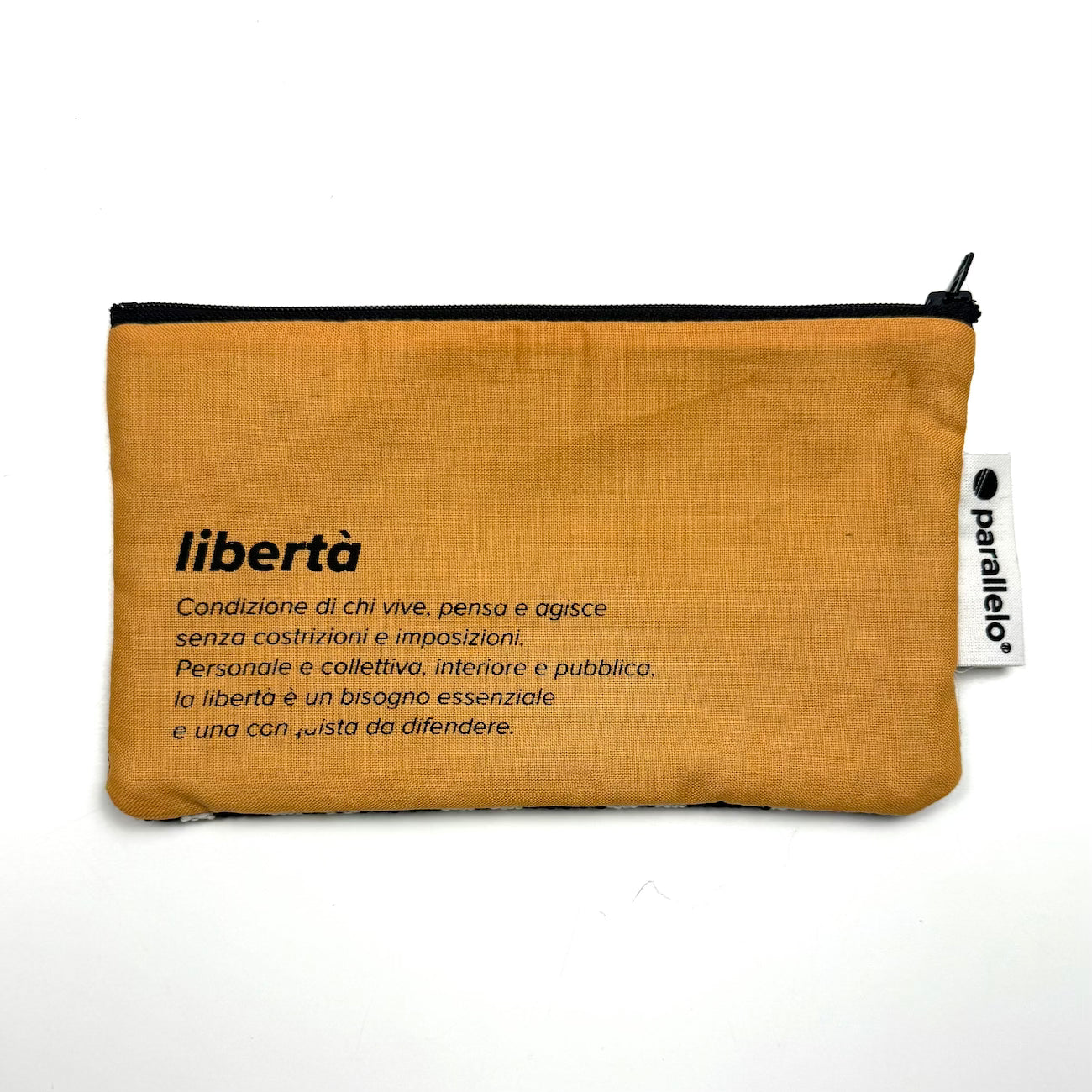libertà condizione di chi vive, pensa e agisce senza costrizioni e imposizioni. Personale e collettiva, interiore e pubblica, la libertà è un bisogno essenziale e una conquista da difendere.