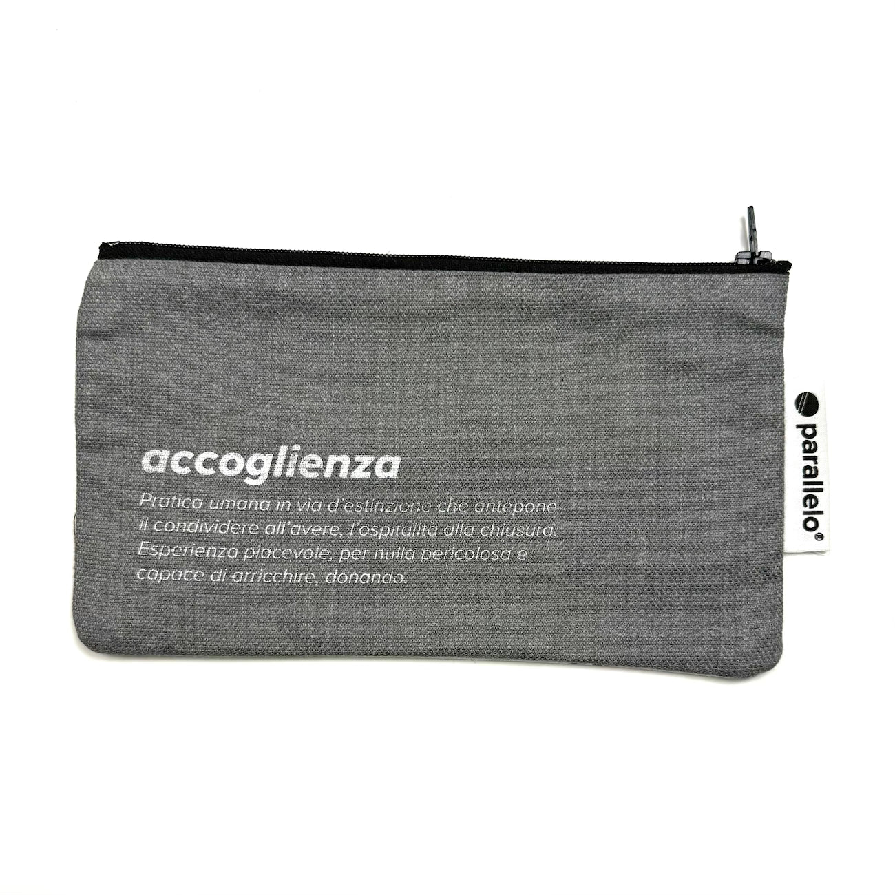 accoglienza pratica umana in via d'estinzione che antepone il condividere all'avere, l'ospitalità alla chiusura. Esperienza piacevole, per nulla pericolosa e capace di arrricchire, donando.
