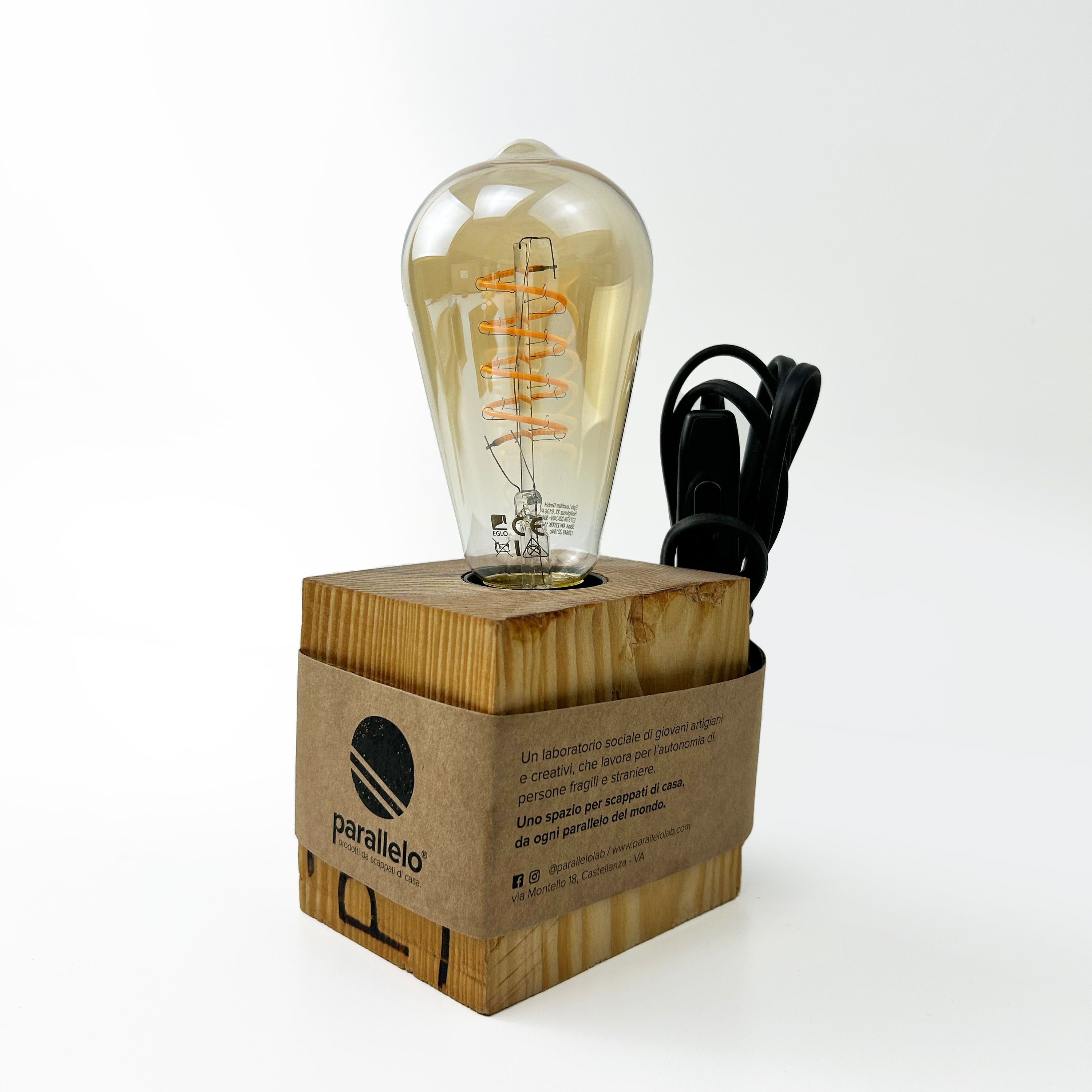 lampada da tavolo in legno