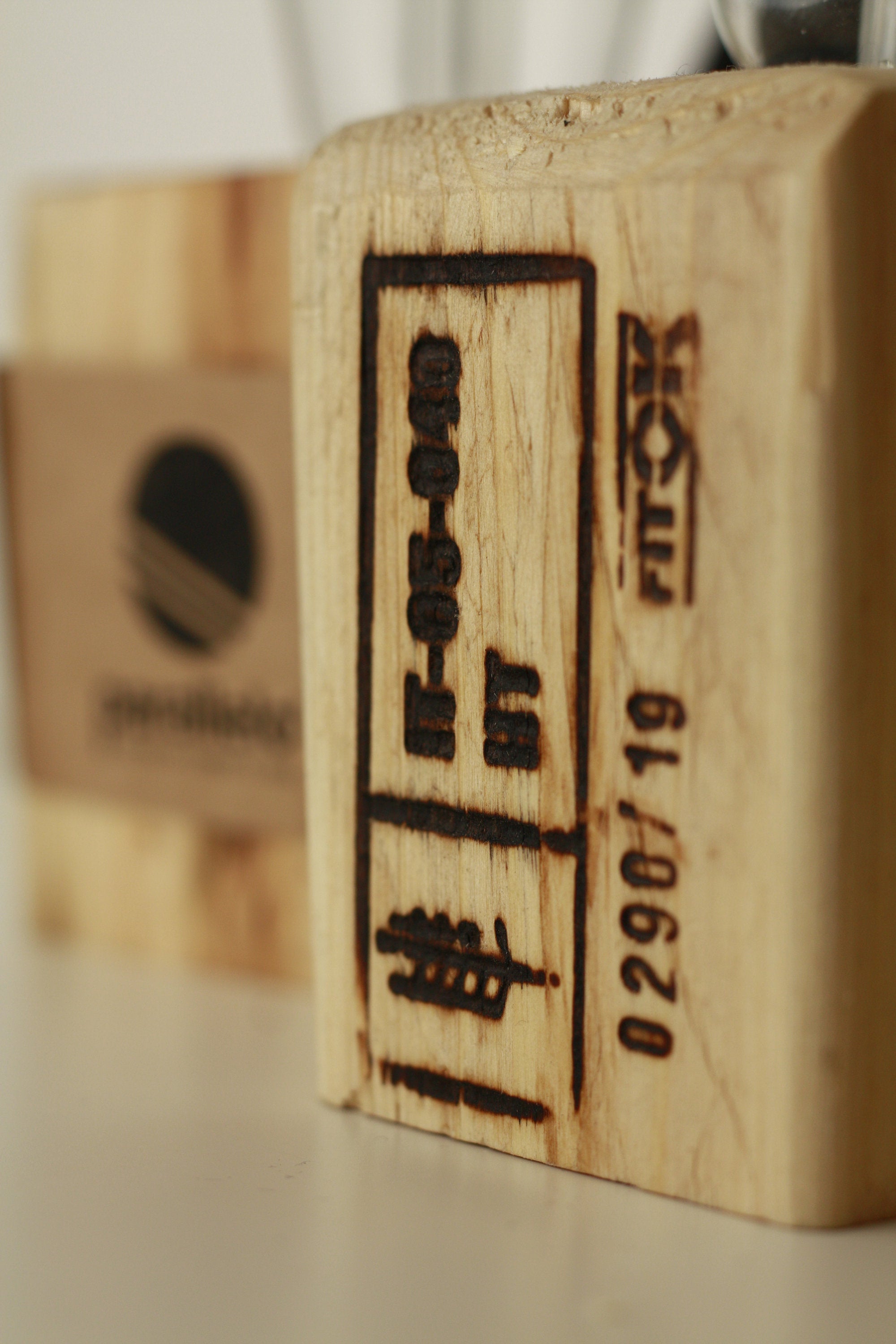 lampada da tavolo in legno