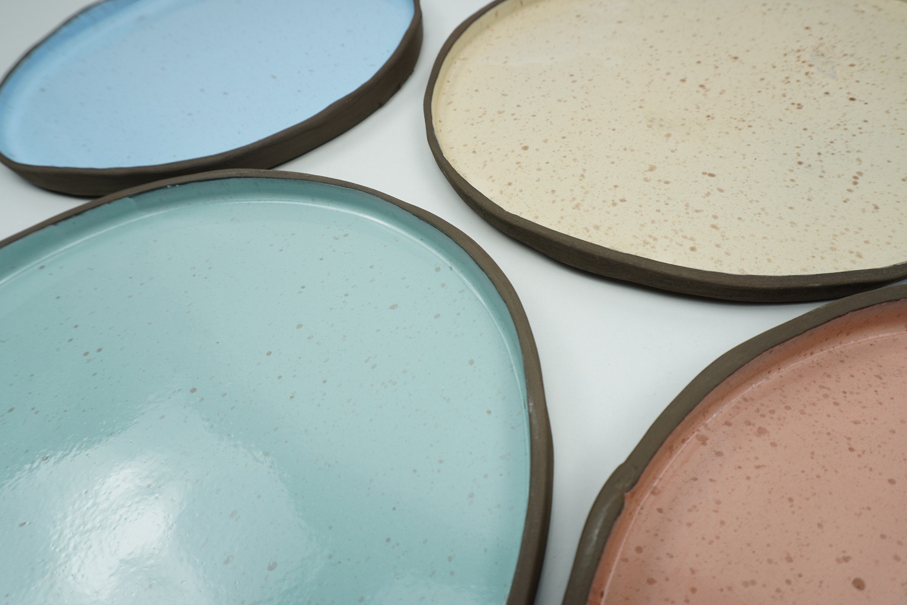 piatto artigianale in ceramica