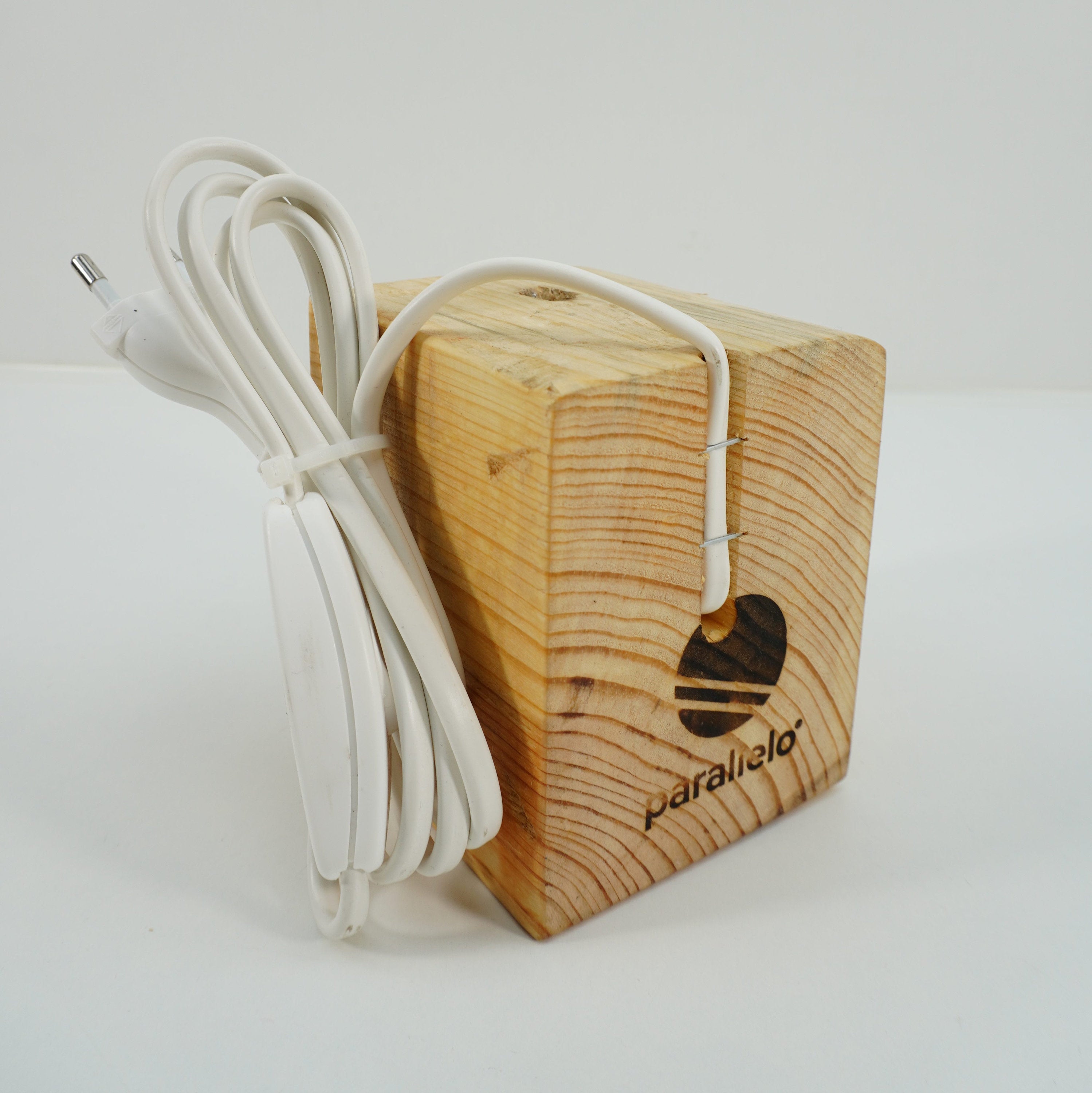 lampada da tavolo in legno