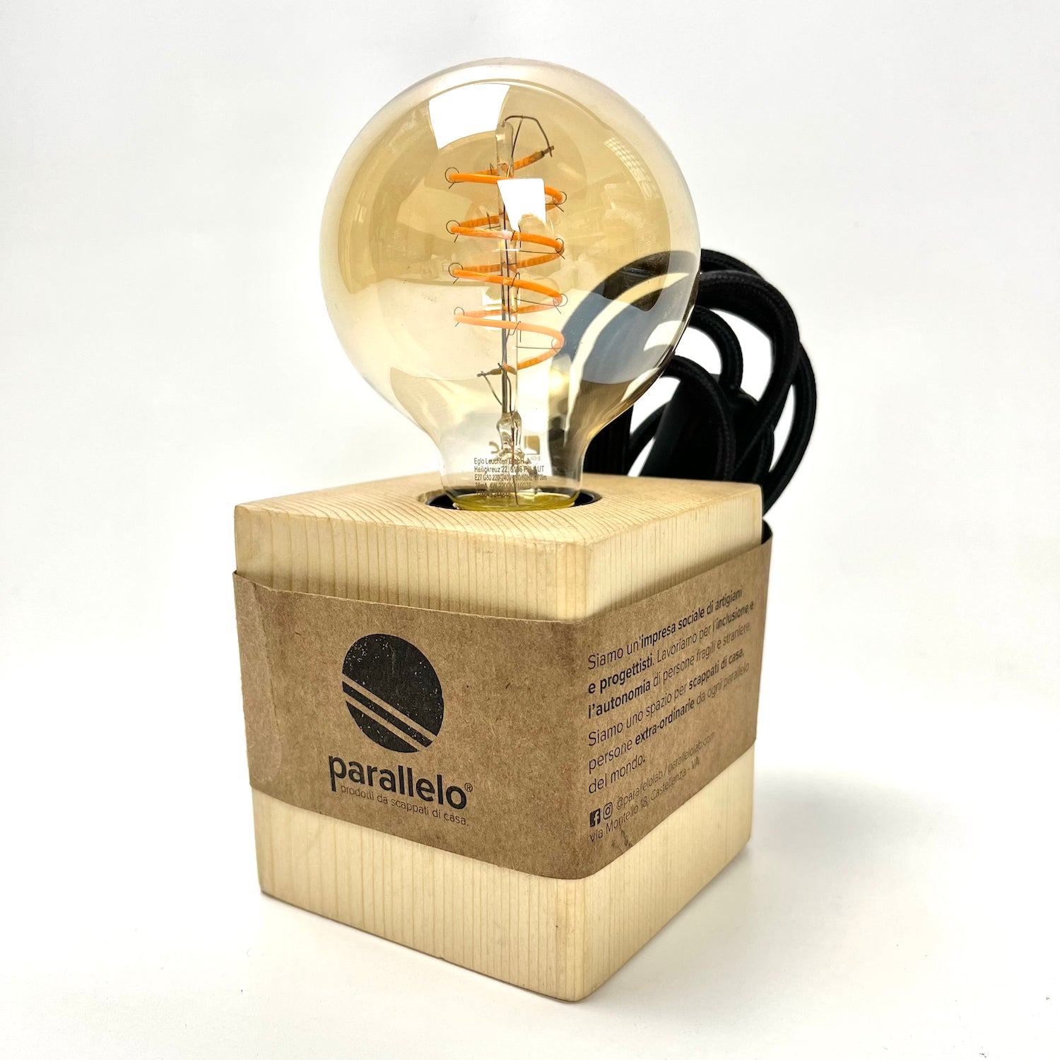 lampada da tavolo in legno