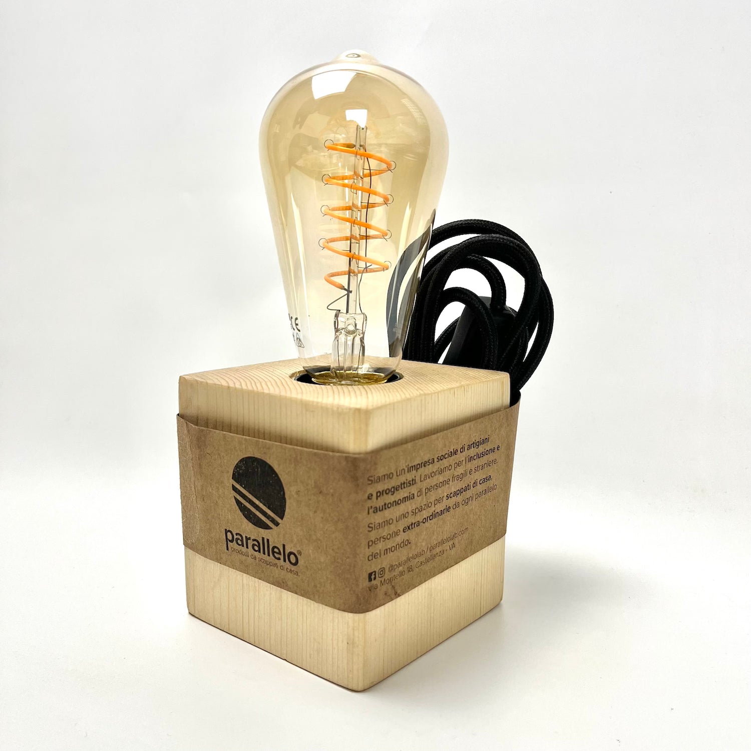 lampada da tavolo in legno