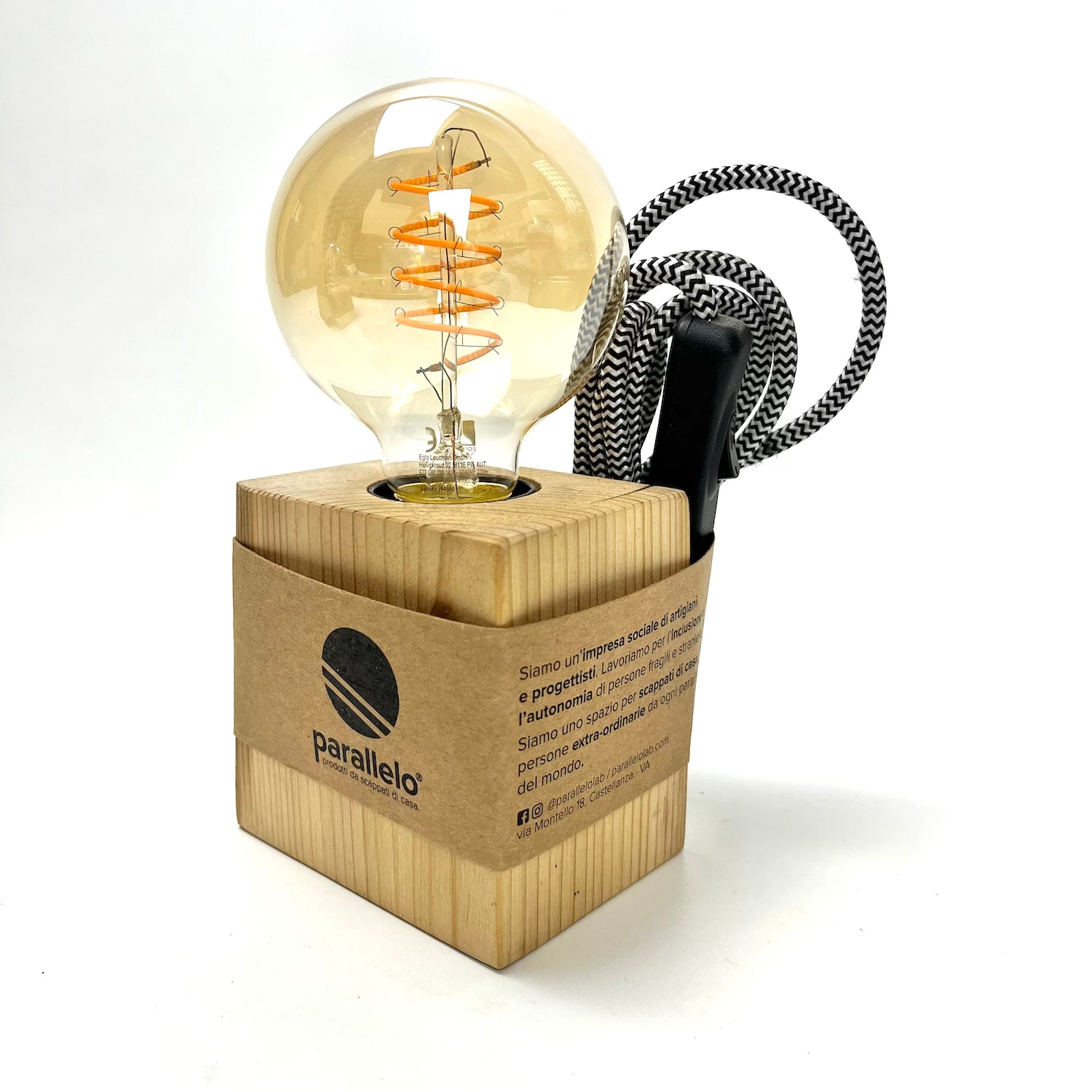 lampada da tavolo in legno