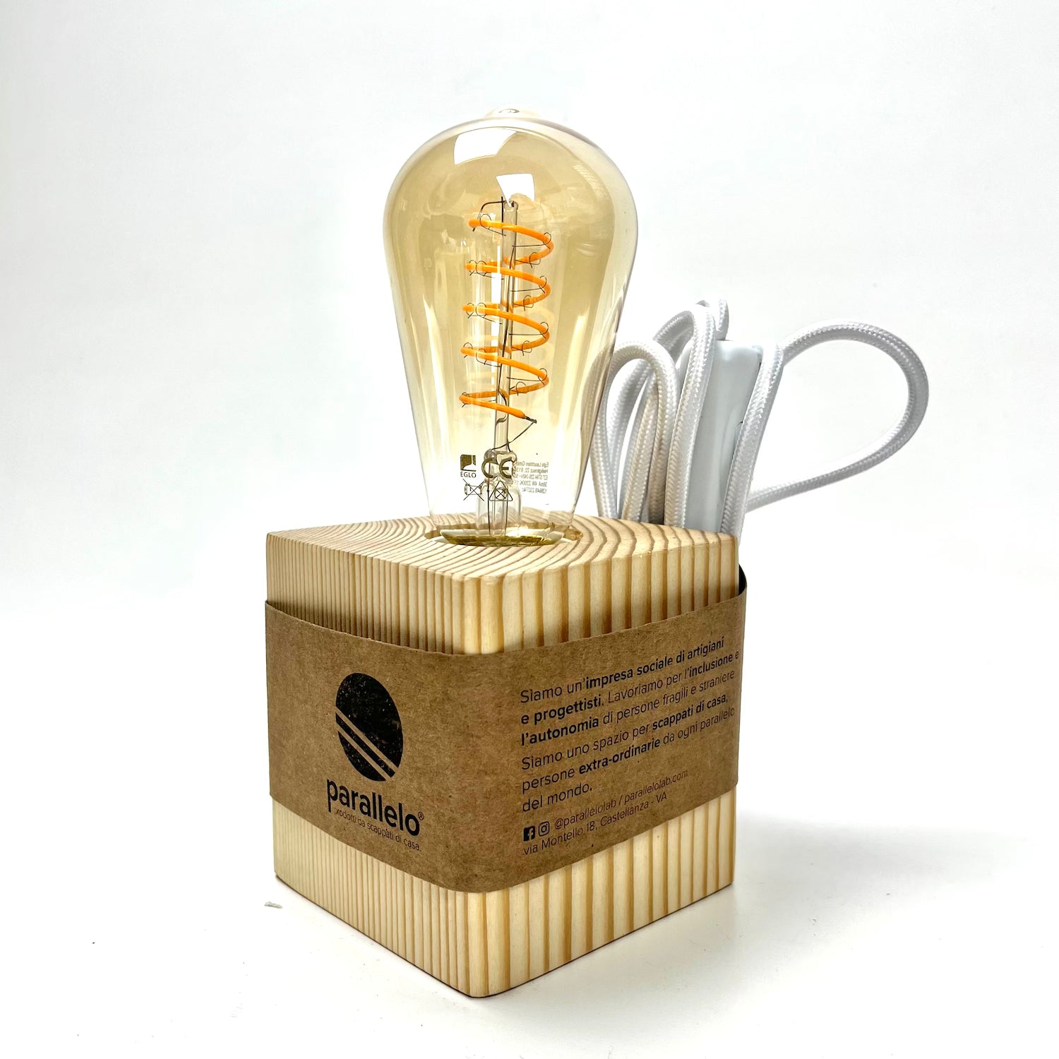 lampada da tavolo in legno