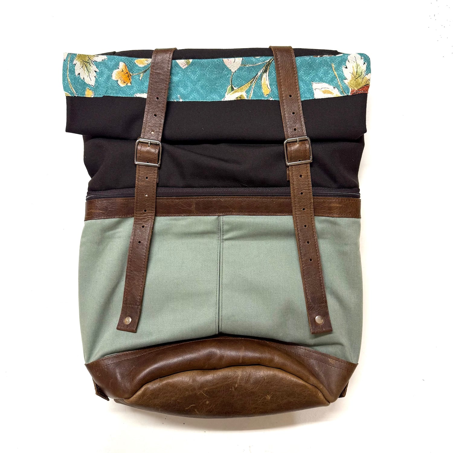 zaino in pelle e tessuto