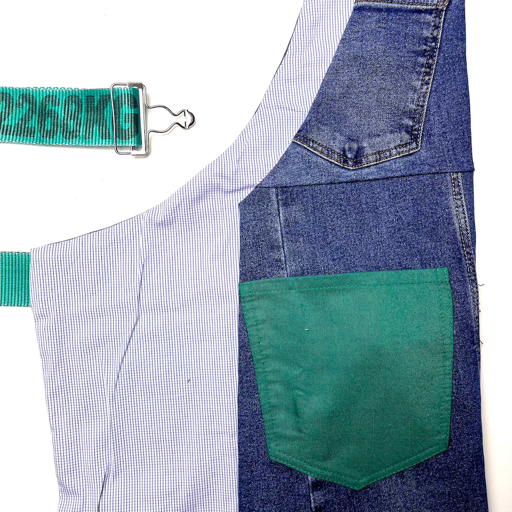 grembiule in jeans riciclato