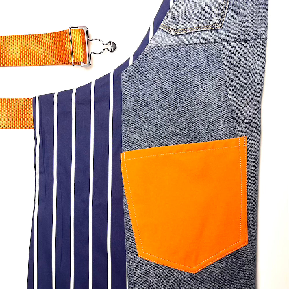 grembiule in jeans riciclato