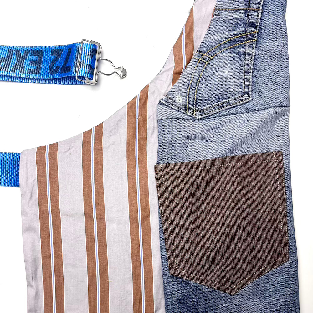grembiule in jeans riciclato