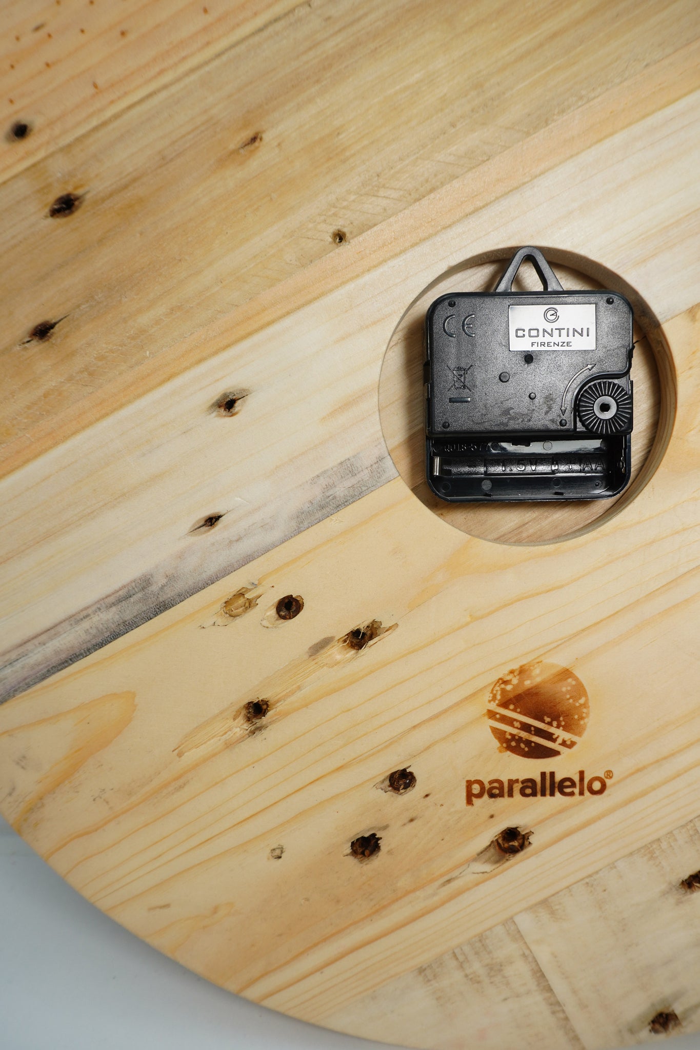 Skyline - Orologio da parete in legno verniciato, disponibili diversi Skyline - Orologio da parete in legno verniciato, disponibili diversi